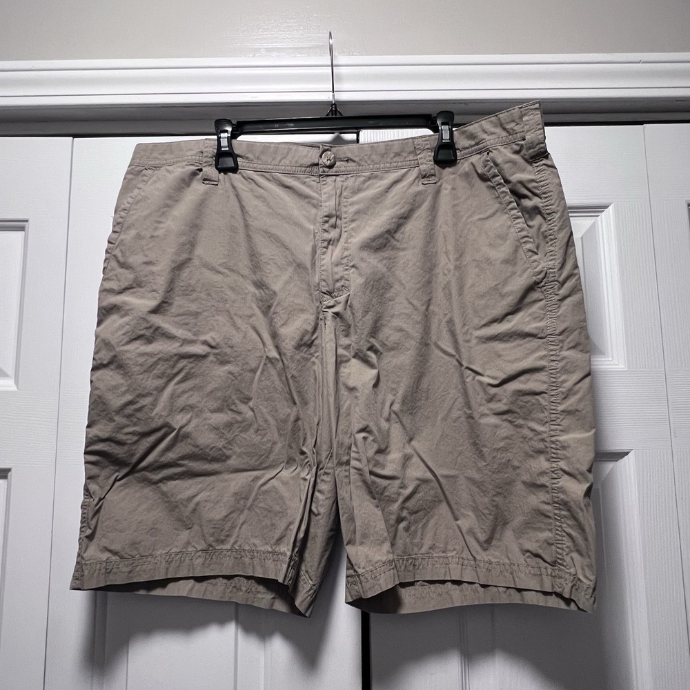 Columbia Men's Flat Front Dark Khaki Shorts Sz 40 x 10 Style #1491953 Hiking